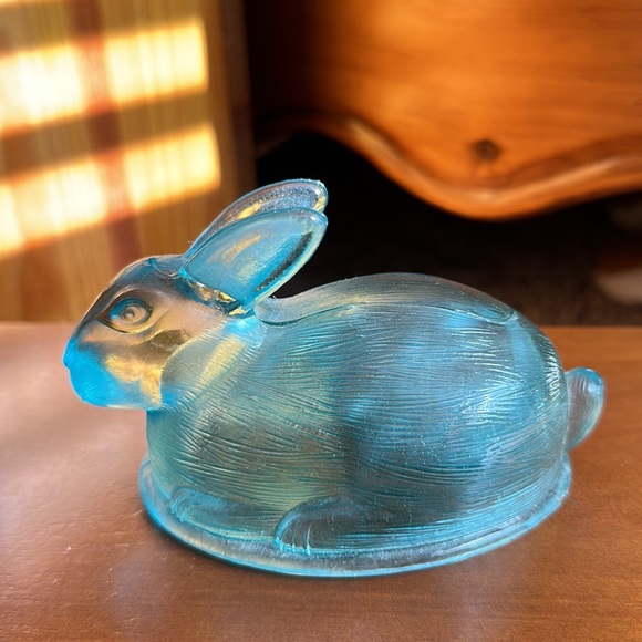 Blue glass bunny vintage box teal blue Easter spring antique cut pressed glass - Picture 6 of 15